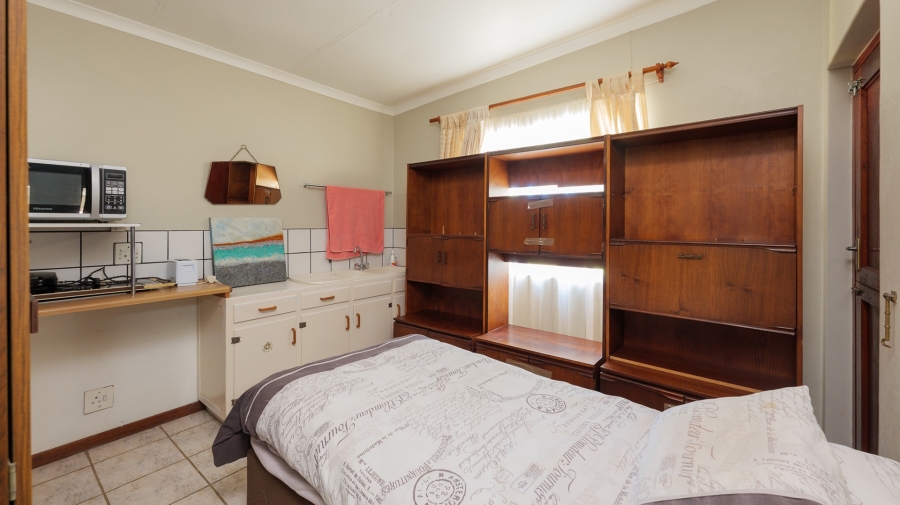 5 Bedroom Property for Sale in Struisbaai Western Cape